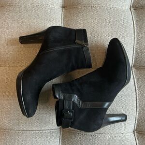 Size 8 Aquatalia ankle heel boots